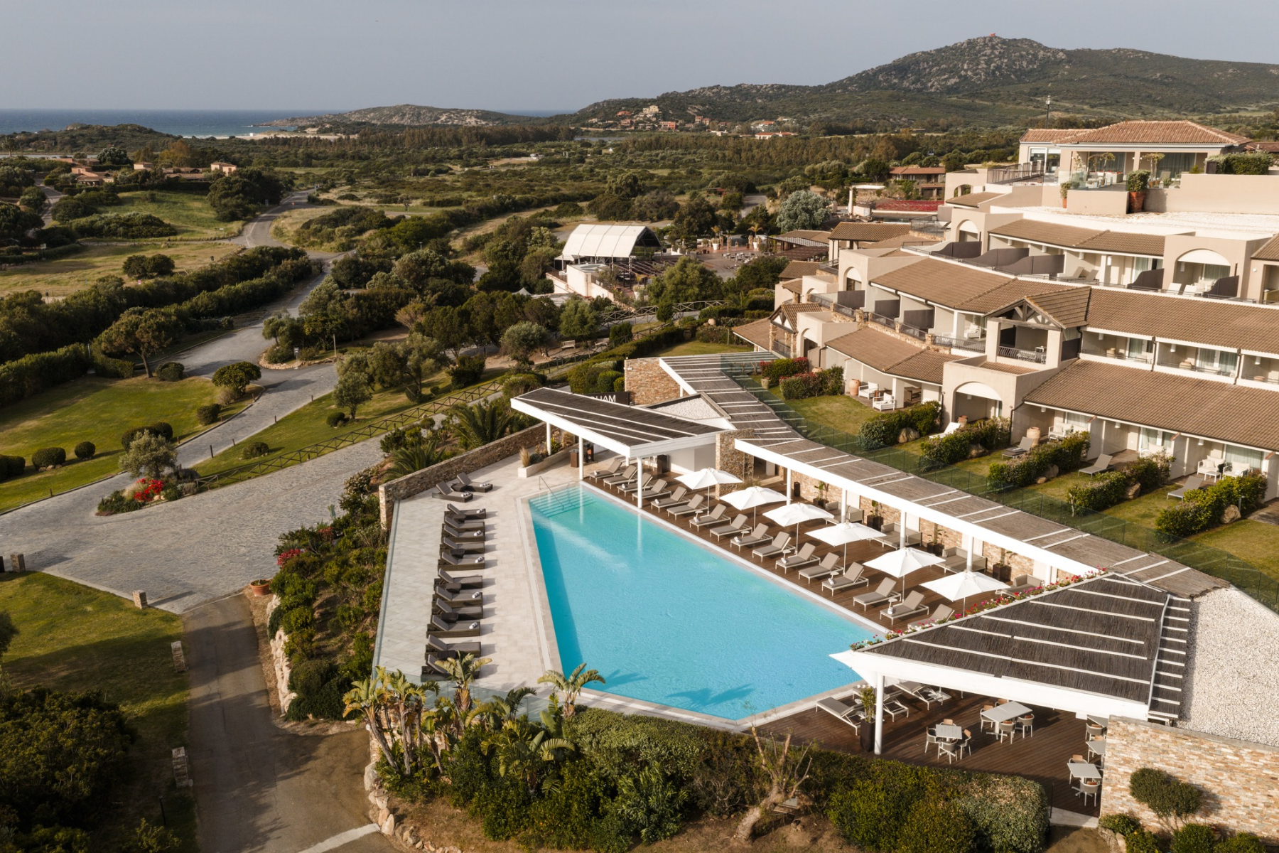 conrad chia laguna bioaquam pool travellermade l'impronta